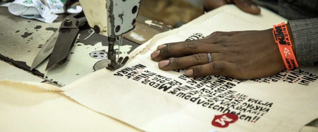 IMs Fair Trade partner MESH proudcerar bland mycket annat ICA Malmborgs kassar. Foto Erik Törner/IM