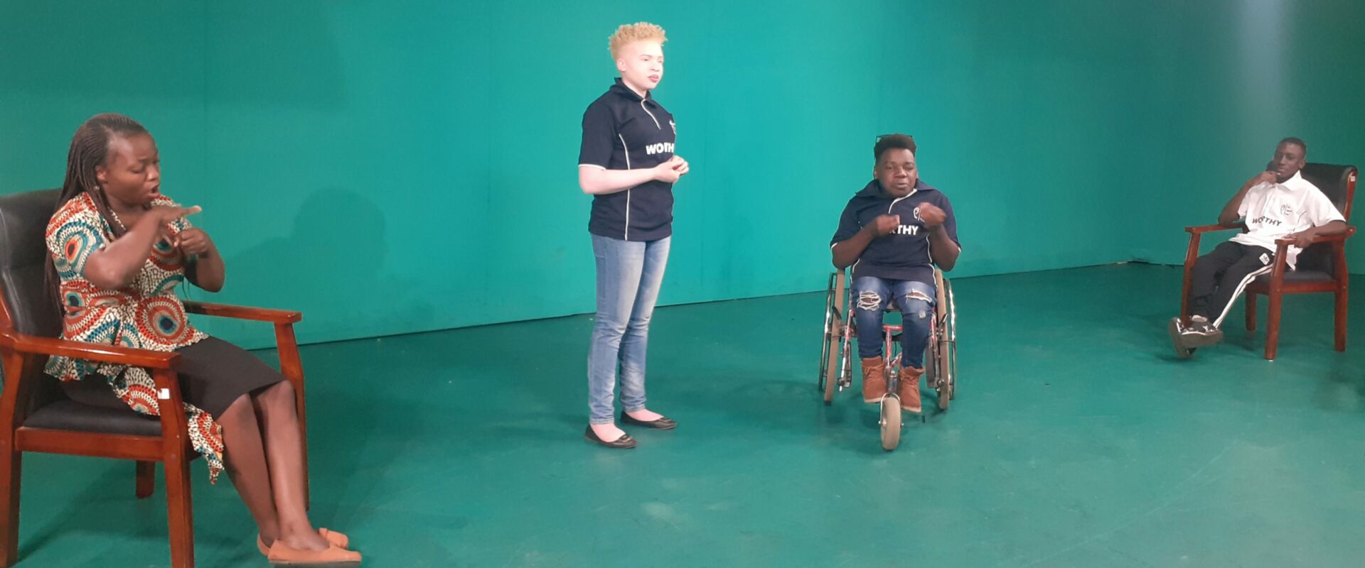 Vernon och hans kollegor på inspelning.